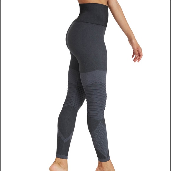 Spanx “look at me now seamless moto leggings” NEW! - Picture 3 of 5